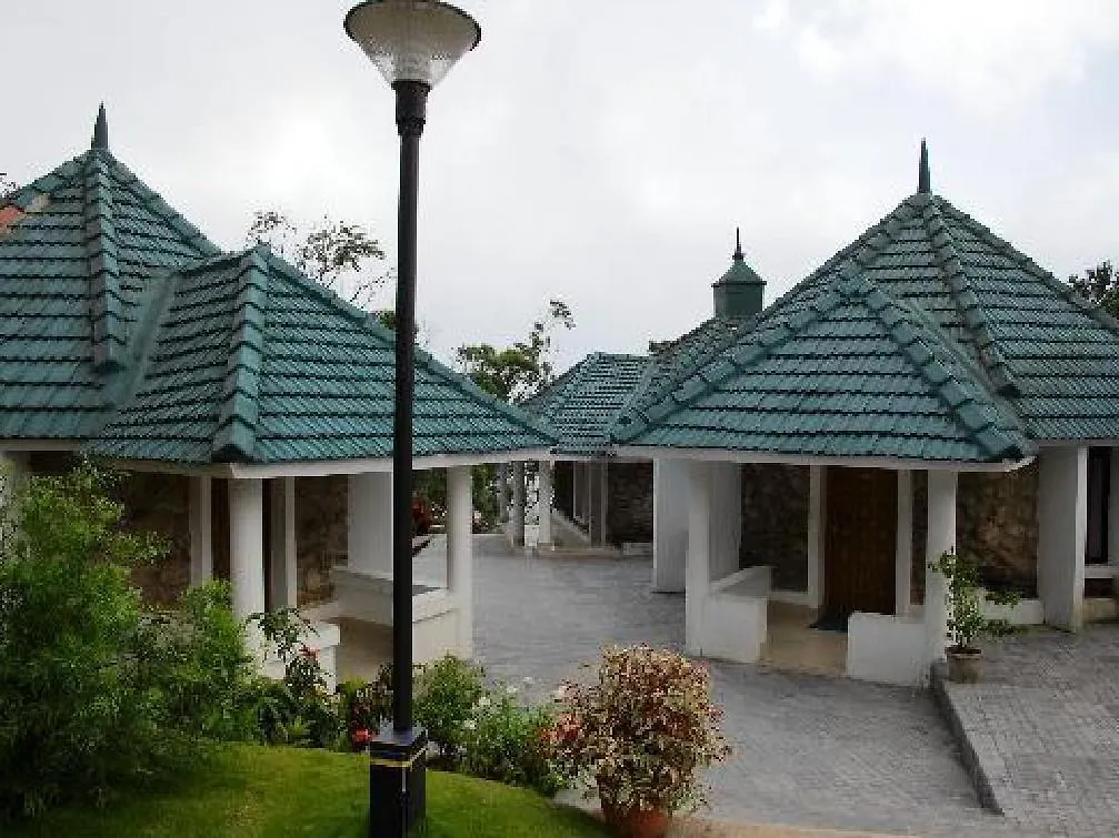 מלון Ktdc Golden Peak Ponmudi  פונמודי