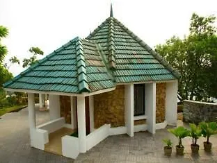 מלון Ktdc Golden Peak Ponmudi פונמודי